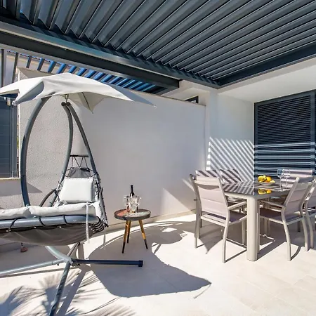Alta Apartment *
